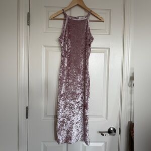 Chic Velvet Midi Dress in Soft Mauve
